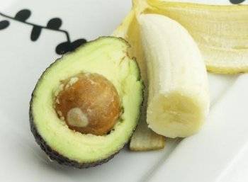 Маска для губ с авокадо и бананом - рецепт