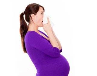Почему возникает аллергия при беременности, ее симптомы