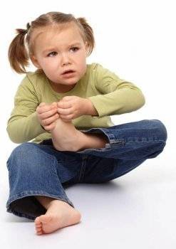 По каким причинам болят ноги у ребенка и взрослого